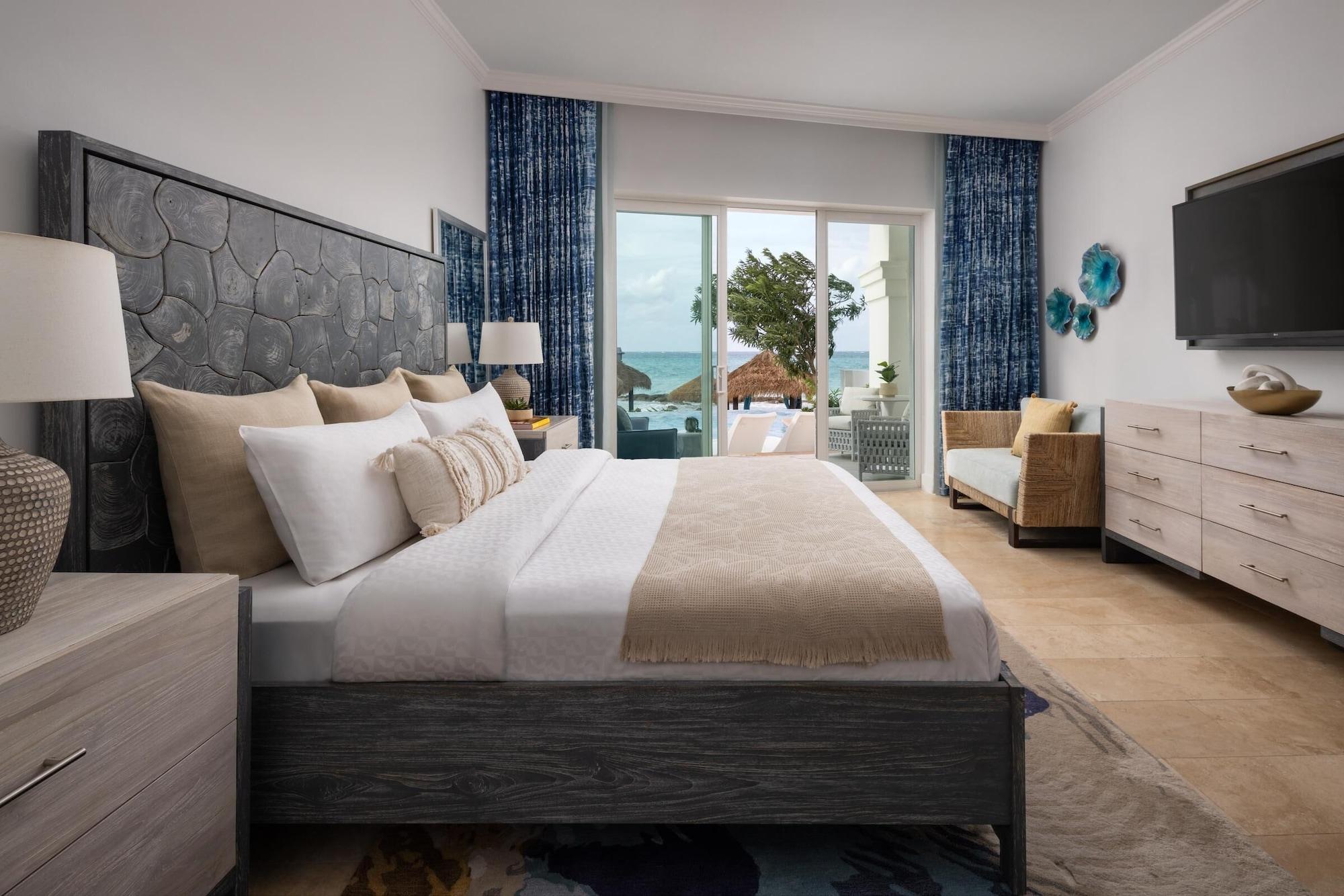 Swim Up, East, Suite, Beach Front, Butler