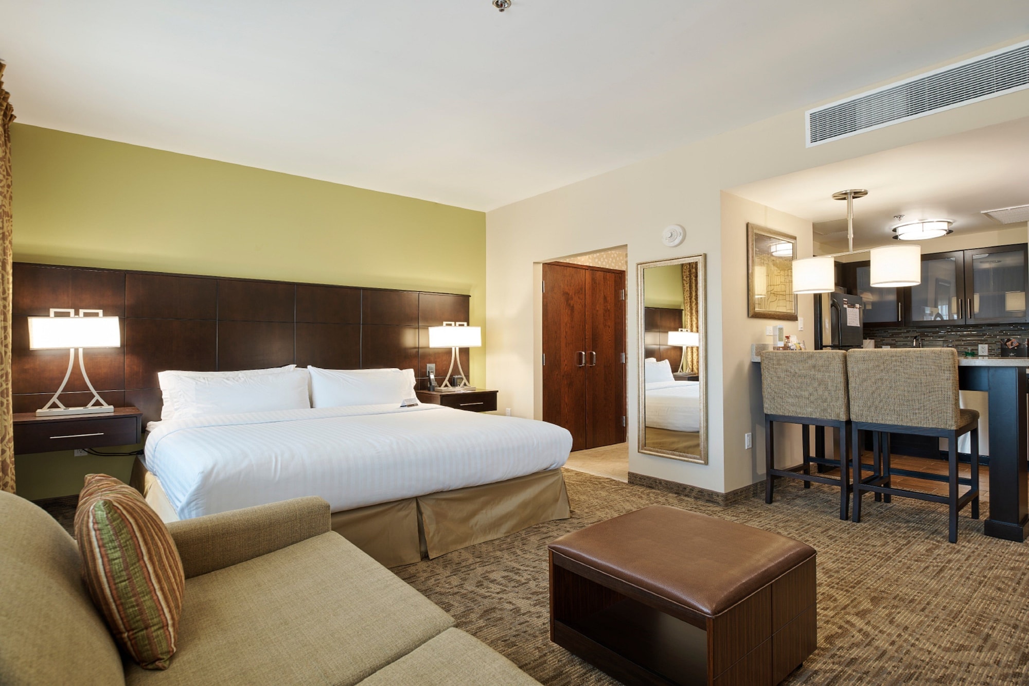 Studio, Suite, King Bed, Kitchen