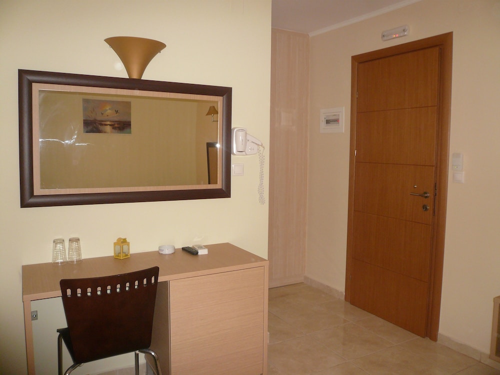 Avra Hotel 13/71
