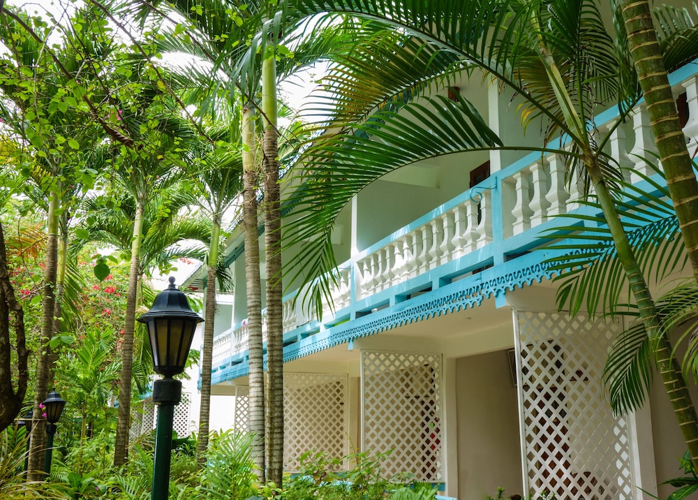 Legends Beach Hotel in NEGRIL