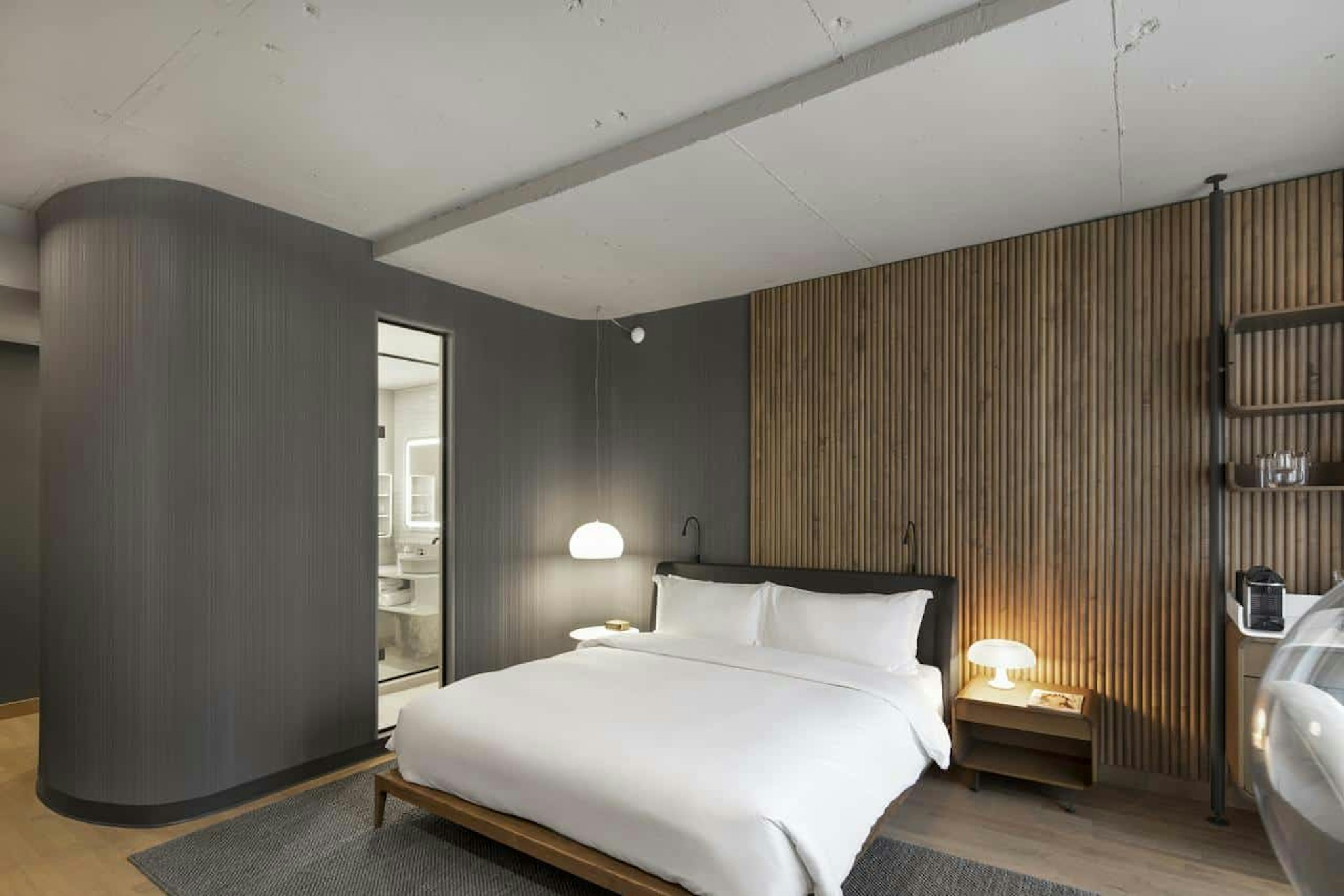 SIGNATURE, KING BED