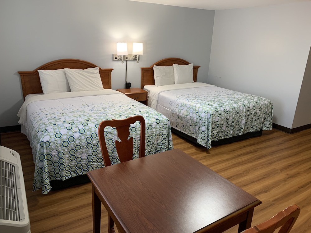 Econo Lodge Inn Suites 12/35