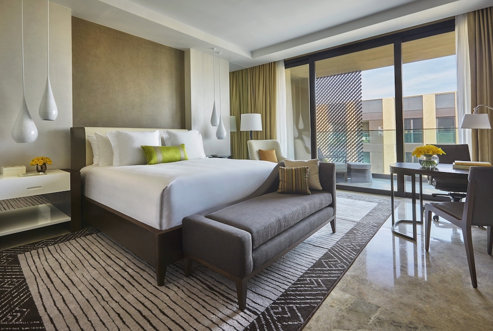 GRAND, PREMIER, KING BED