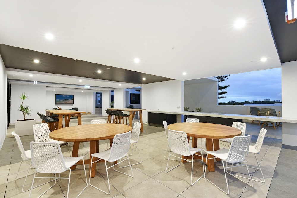 Qube Broadbeach 38/50