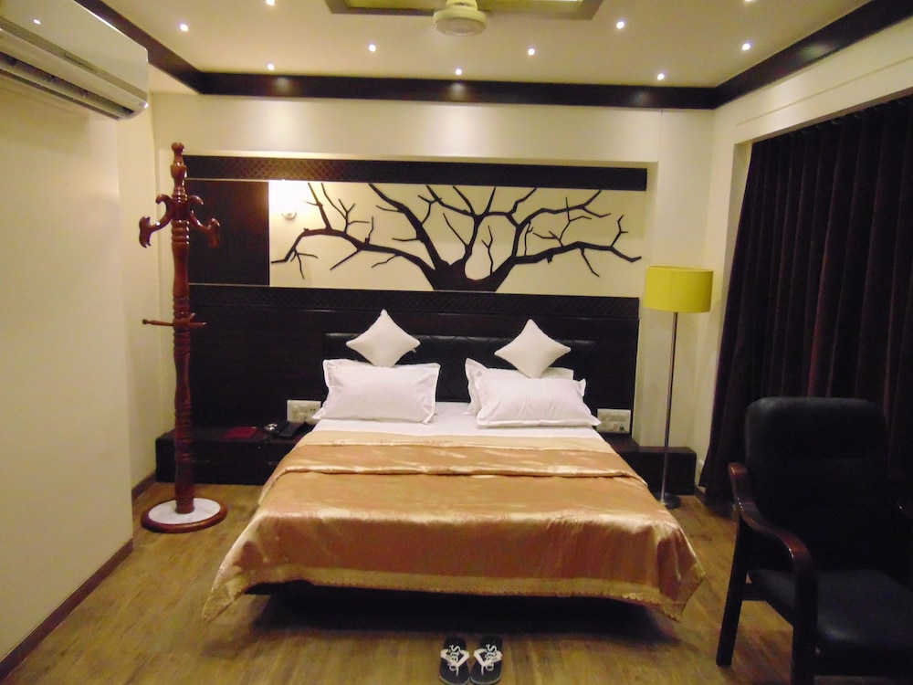 Hotel Grandpragati 17/28