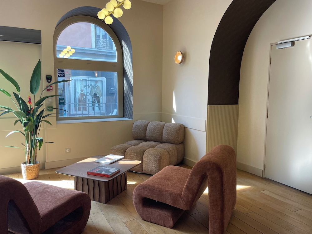 Hotel De Paris 48/69
