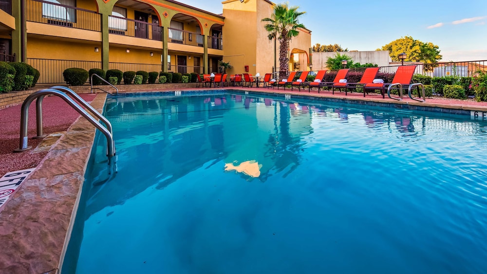 Surestay Hotel By Best Western Mt Pleasant 2/22