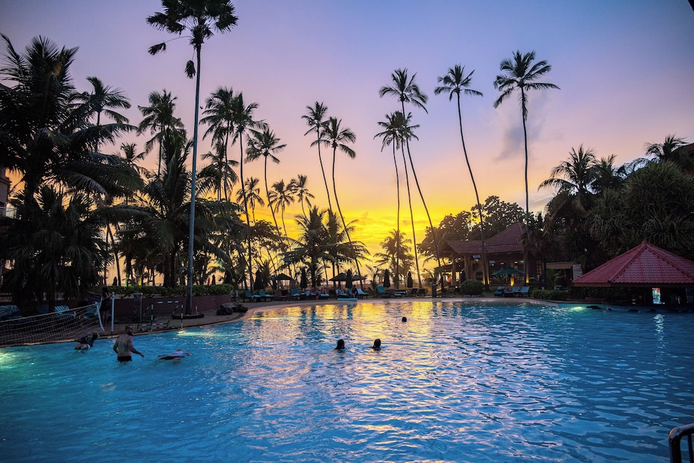 Royal Palms Beach Hotel 65/66