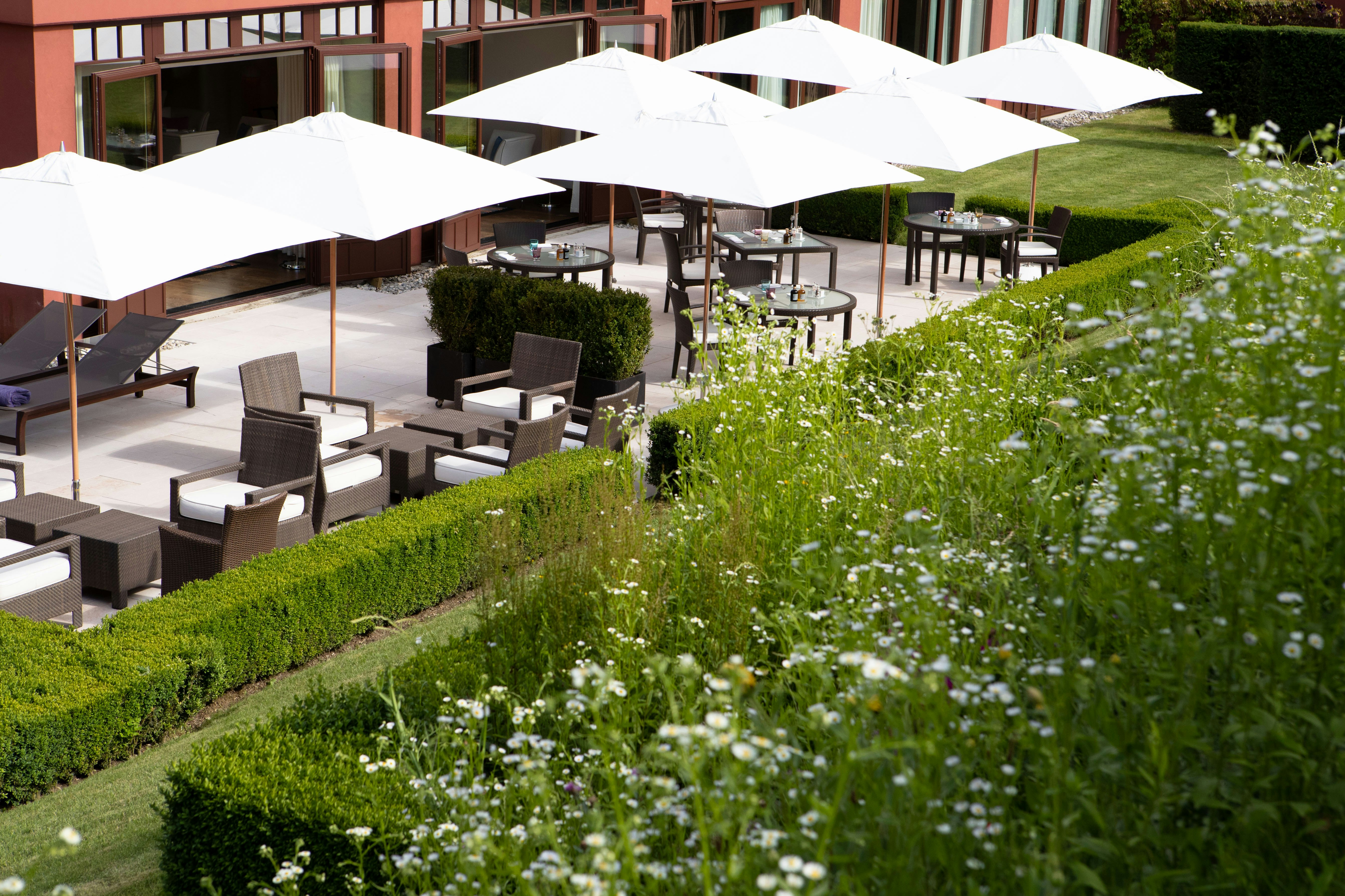 La Reserve Geneva Hotel Spa 70/76