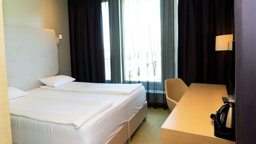 DELUXE, DOUBLE BED