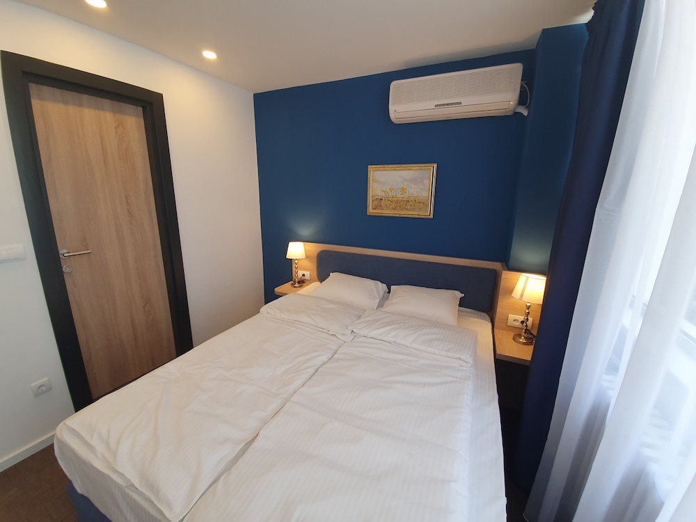 Premium Crown Suites 16/47