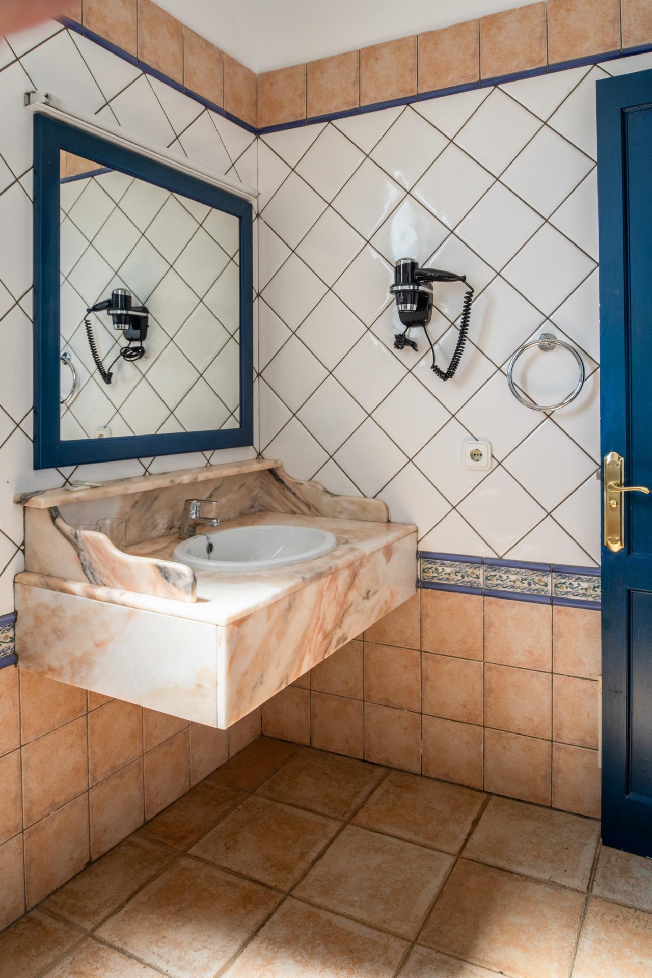 2 Rooms, Comfort, Apartment, Balcony or Terrace