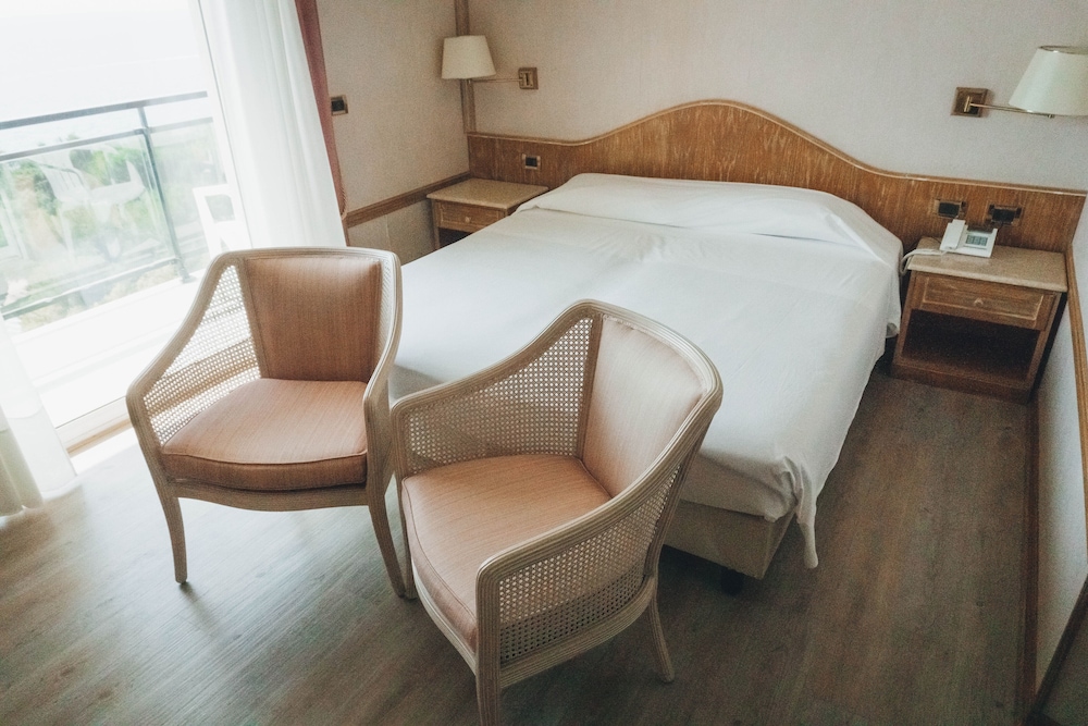 Hotel Bobby Executive 7/50