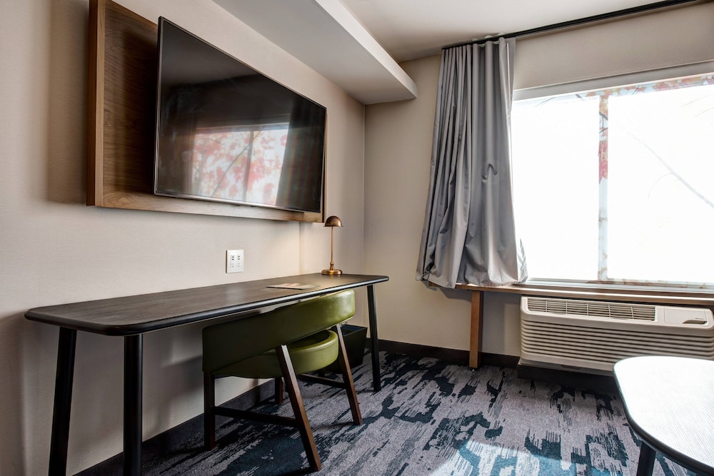 Fairfield Inn & Suites by Marriott Minneapolis North 21/36