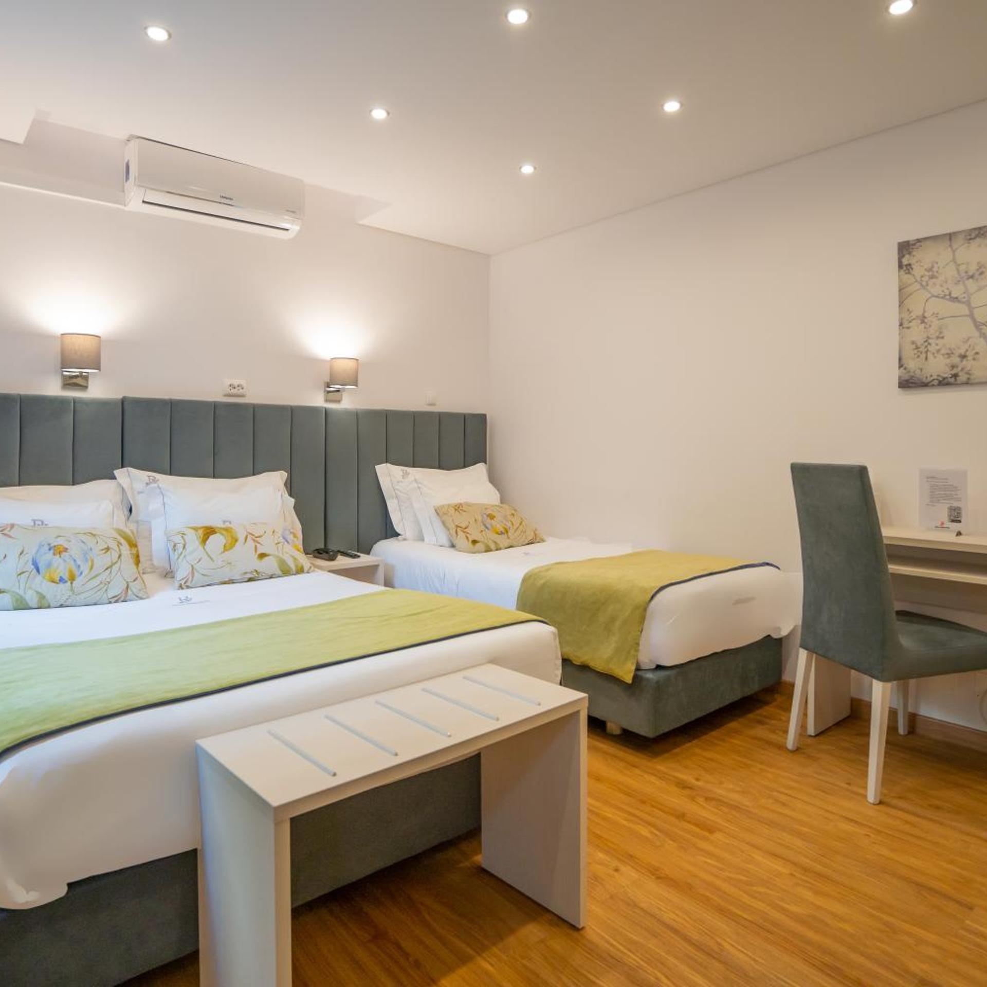 ROOM, TRIPLE