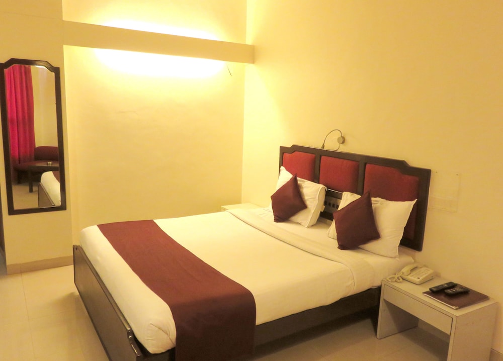 Hotel Ashish Plaza 4/30