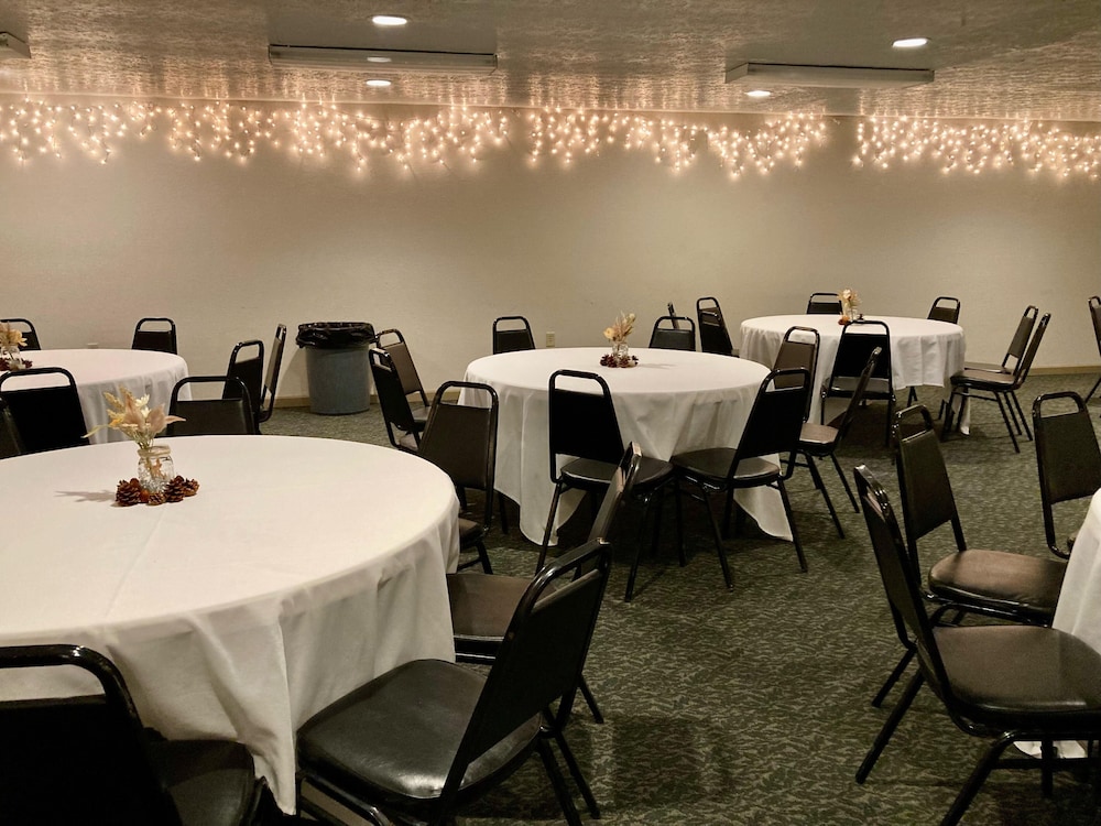 The Bicentennial Inn 51/60