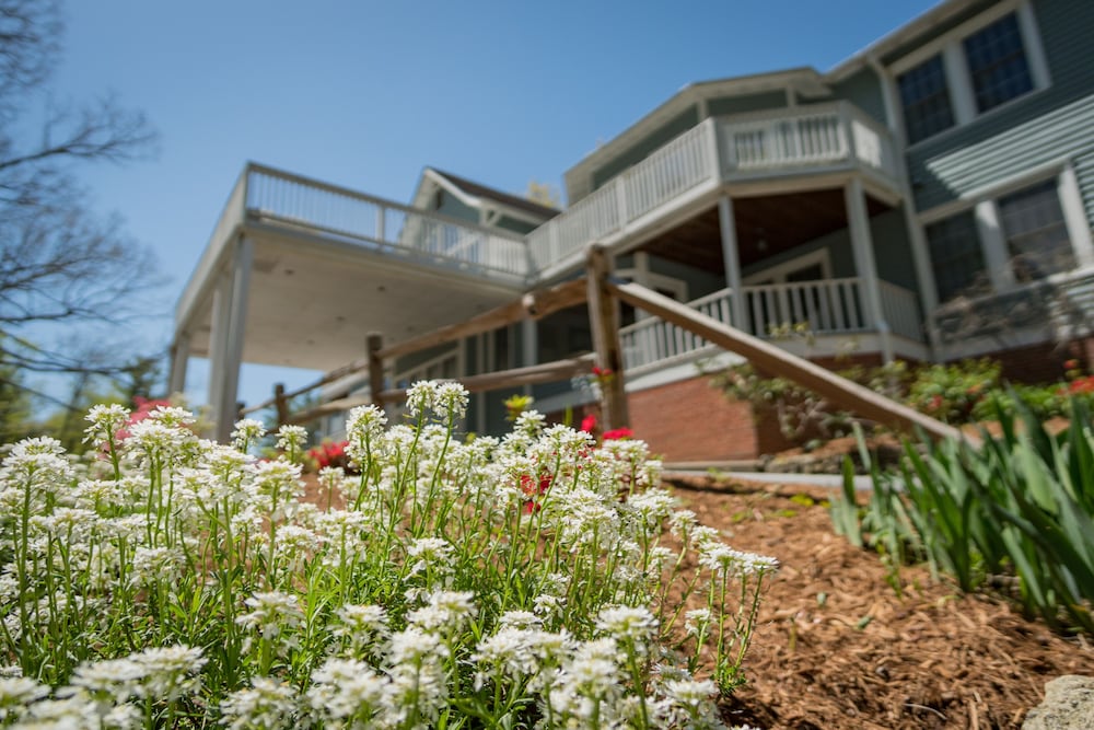 Highland Lake Inn & Resort 3/77