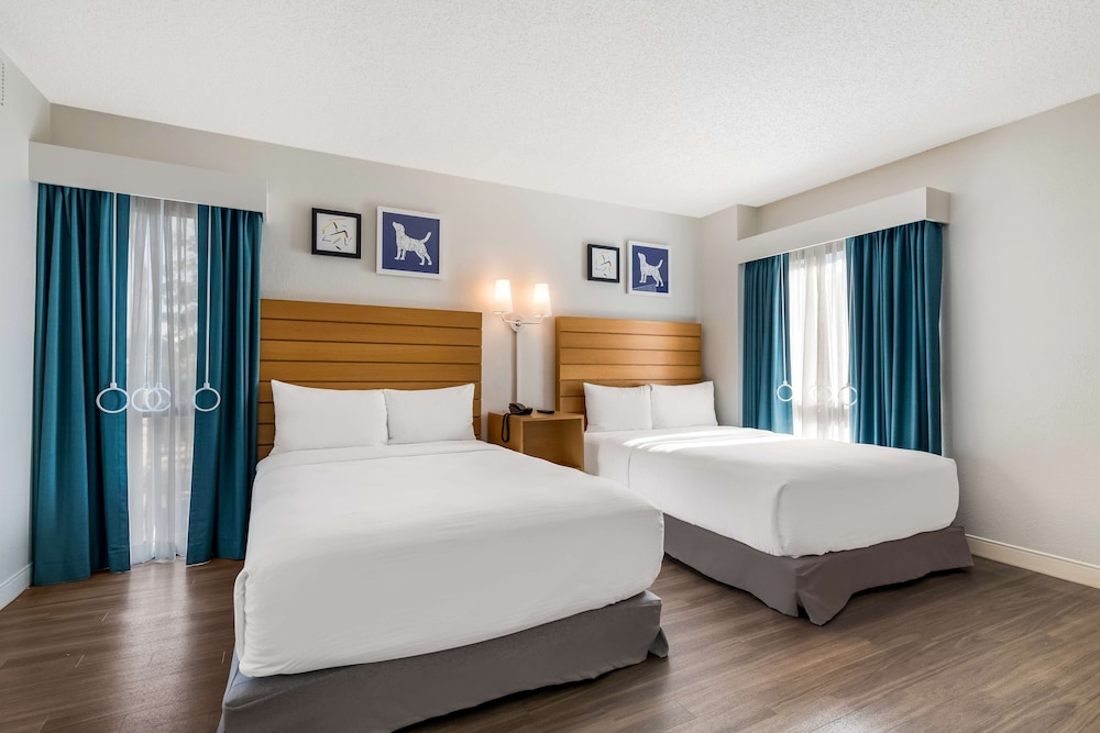 جناح بسرير كينج وسريرين مزدوجين بغرفتي نوم لذوي الإعاقة، Sonesta ES Suites Orlando International Drive 2/5
