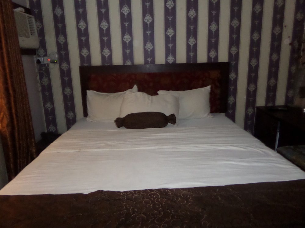 Chatwell Hotel 6/14