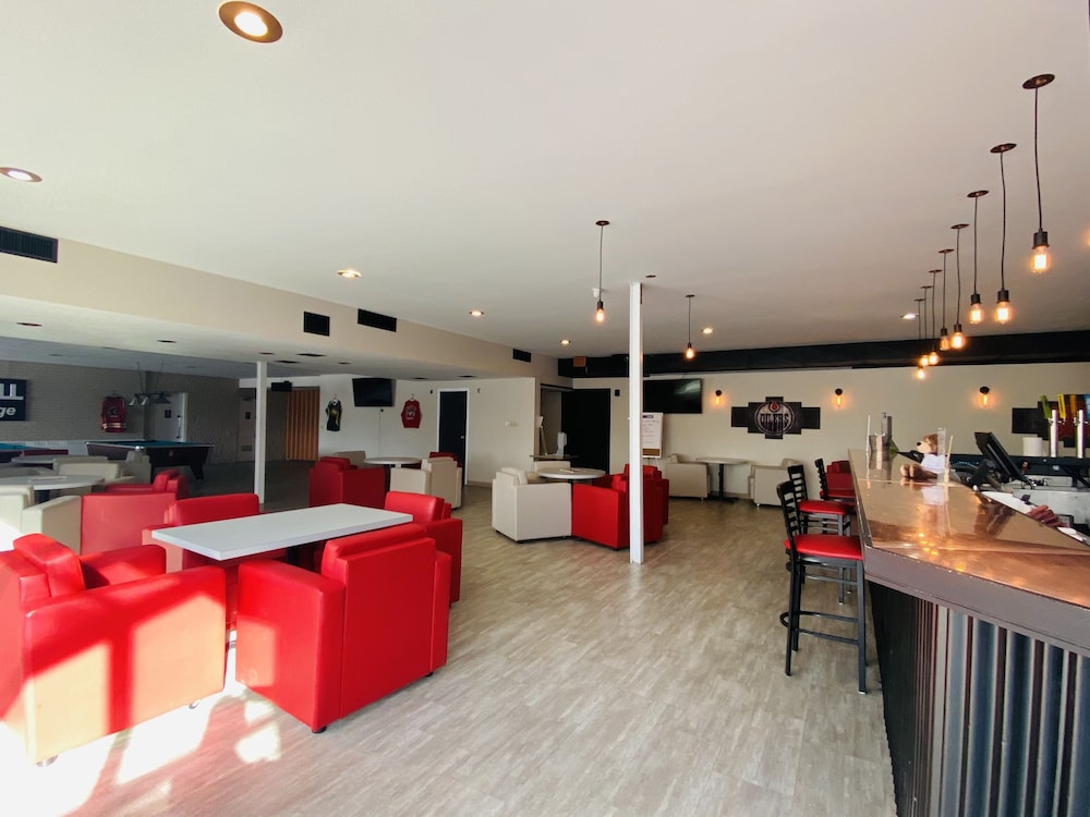 Ramada by Wyndham Whitecourt 34/48