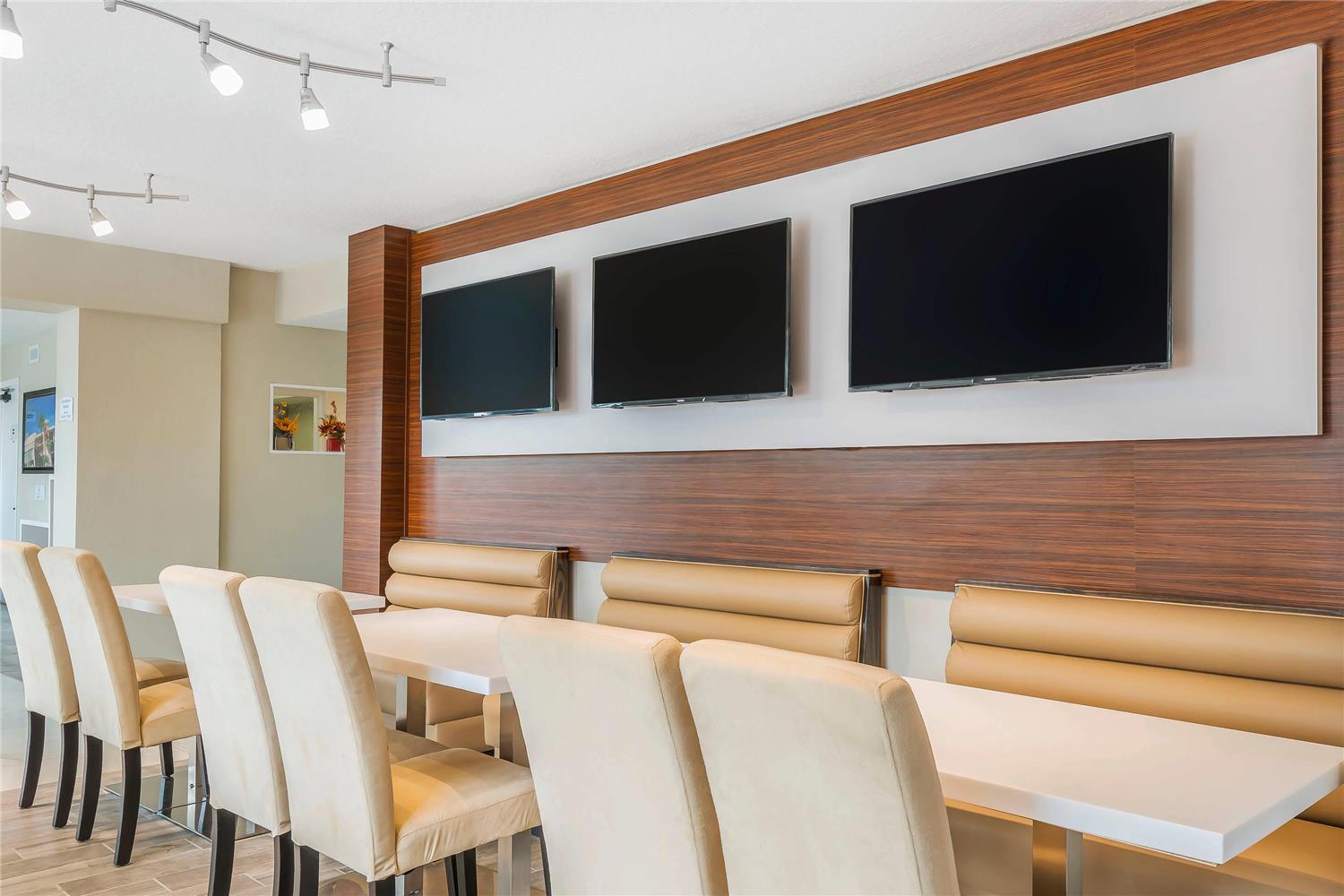 Quality Inn & Suites Kissimmee near Main Gate 33/41