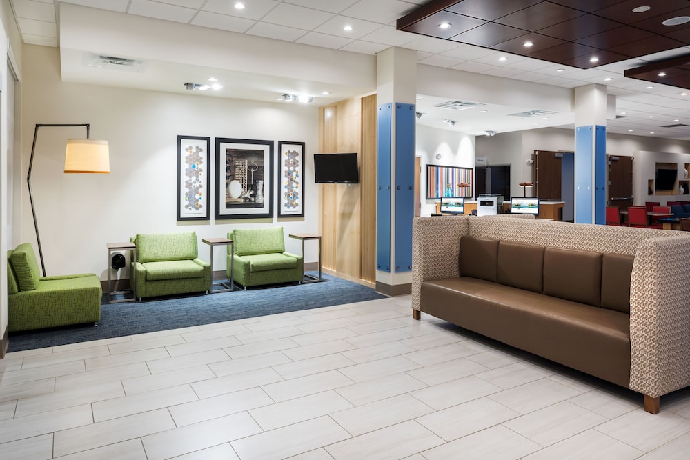 Holiday Inn Express Suites St Louis Chesterfield 28/46