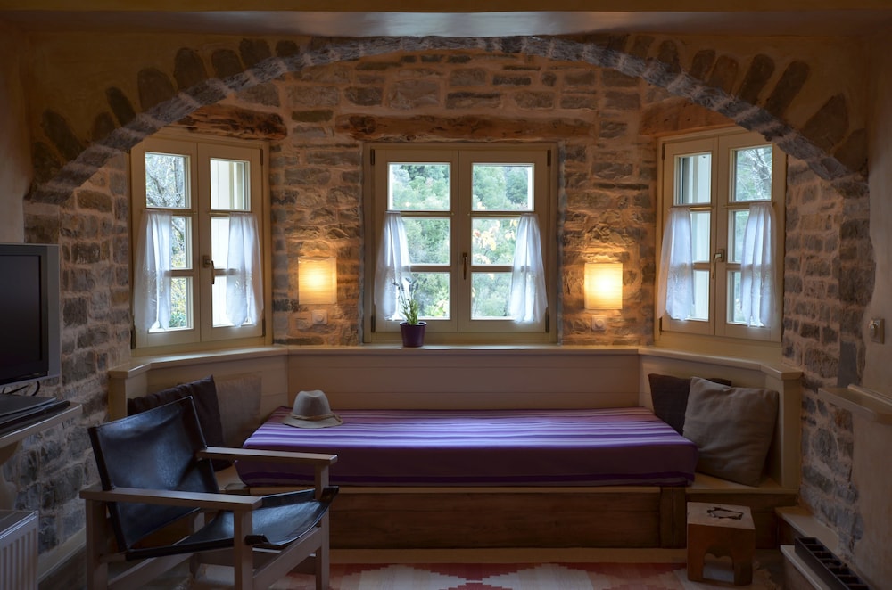 Papaevangelou Hotel 34/66