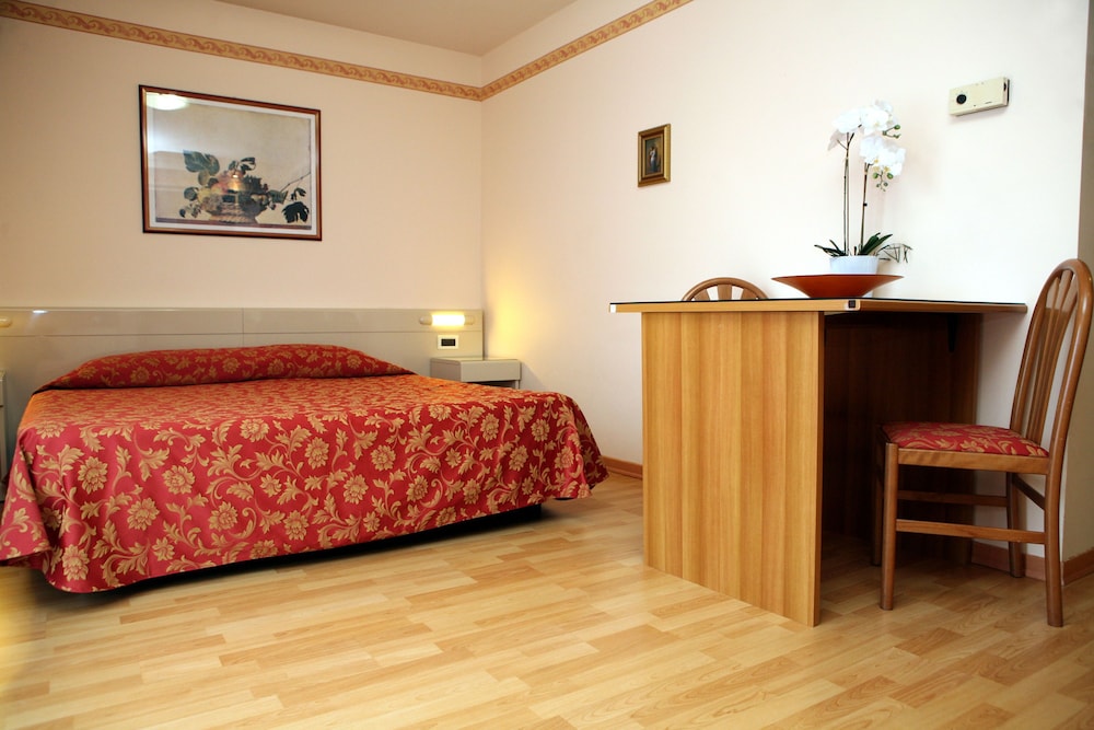 Hotel Excelsior 11/38