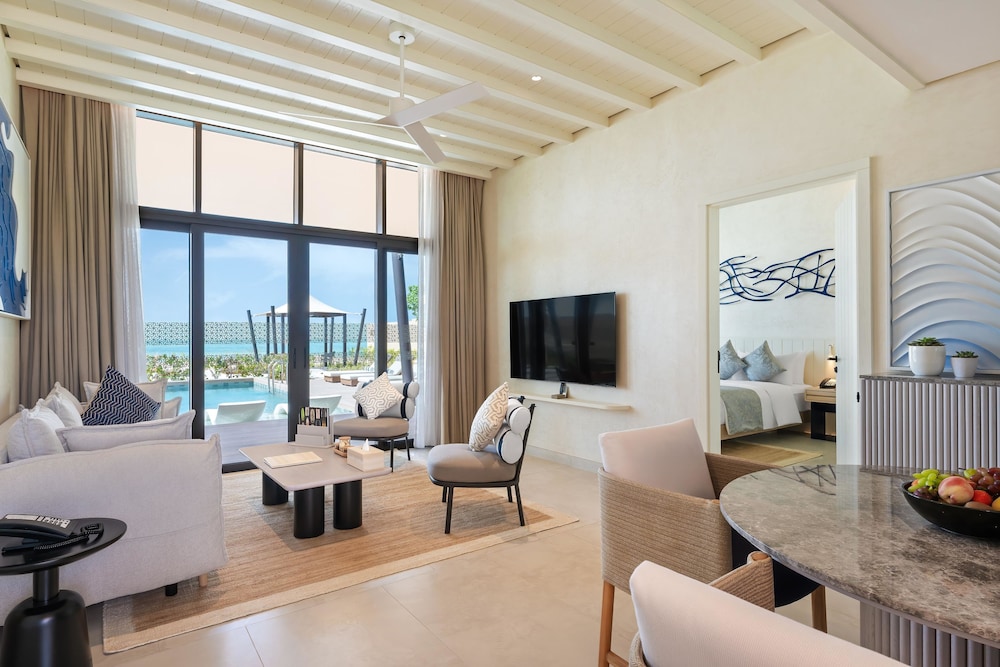 Bab Al Nojoum Hudayriyat Villas 35/62