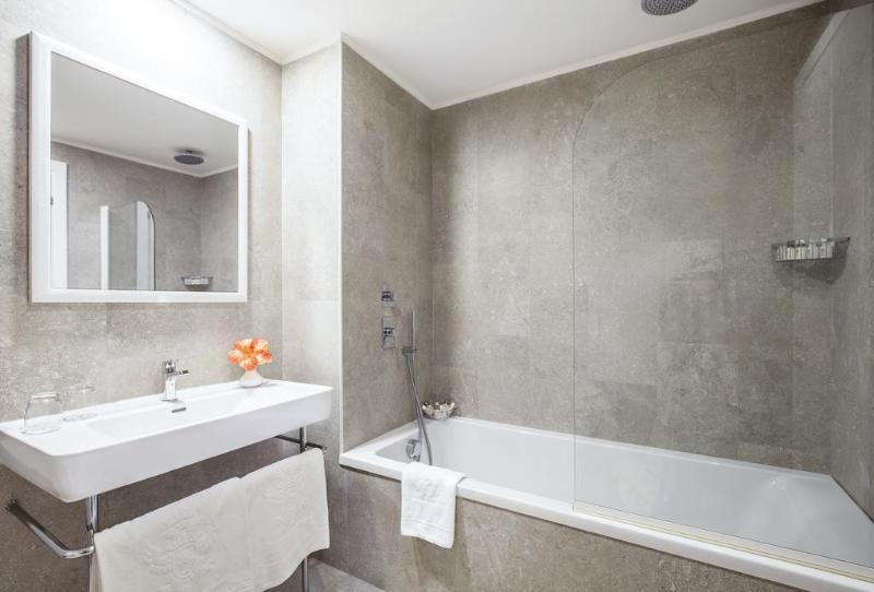 Room, Double or Twin Bed