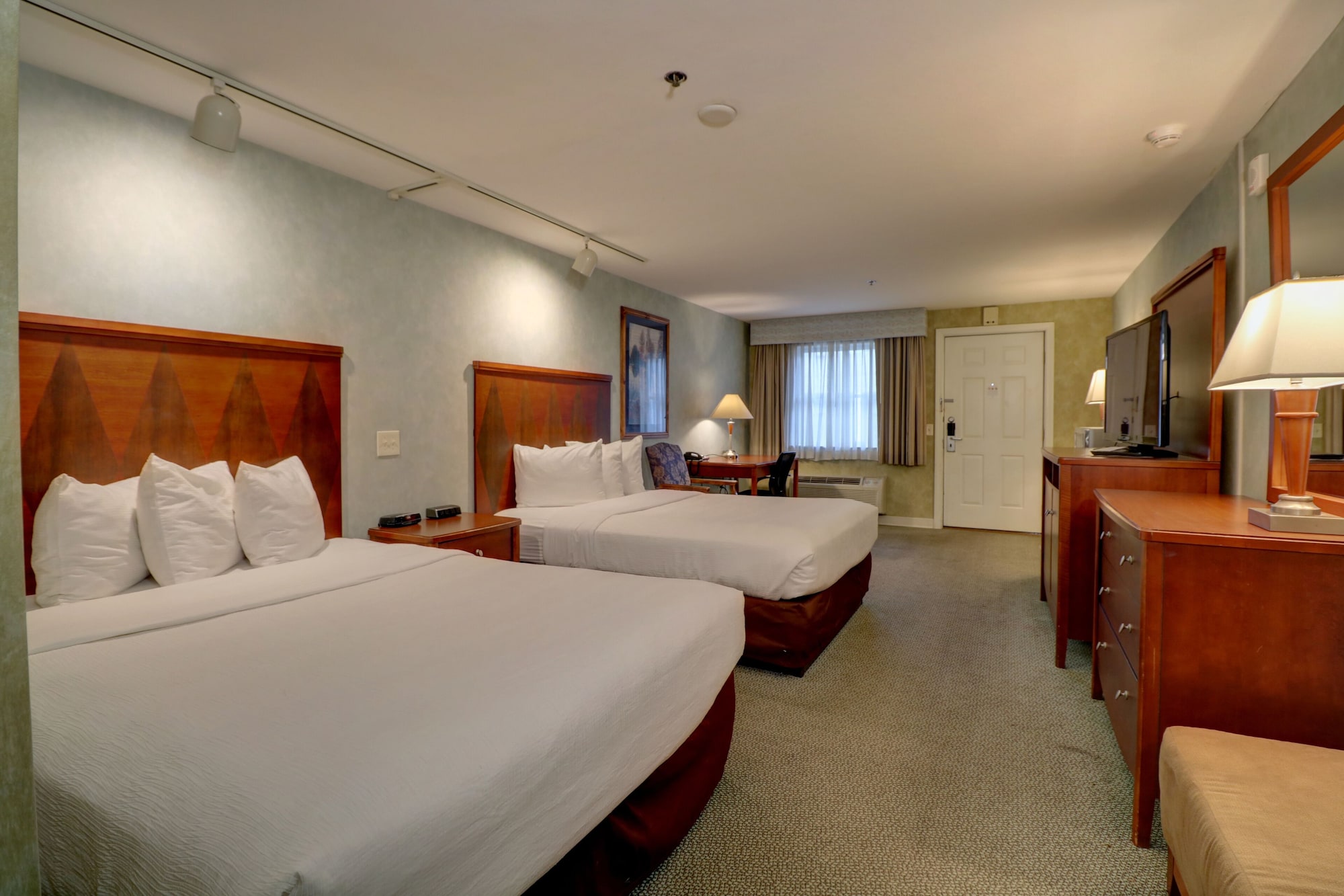PRESIDENTIAL, 2 QUEEN BEDS