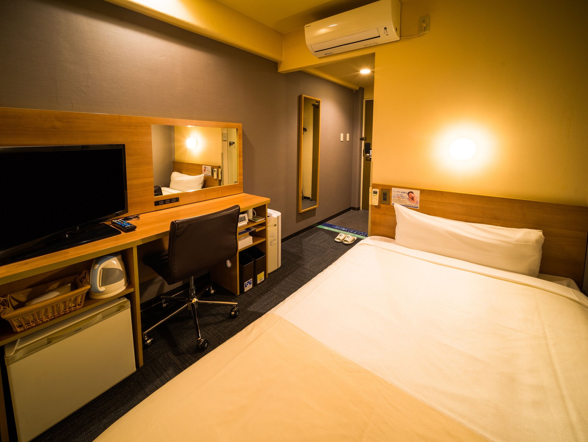 Semi Room, Semi Double Bed