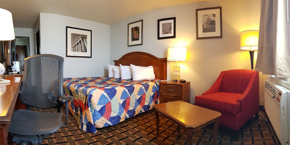 Le Mars Inn & Suites 24/42