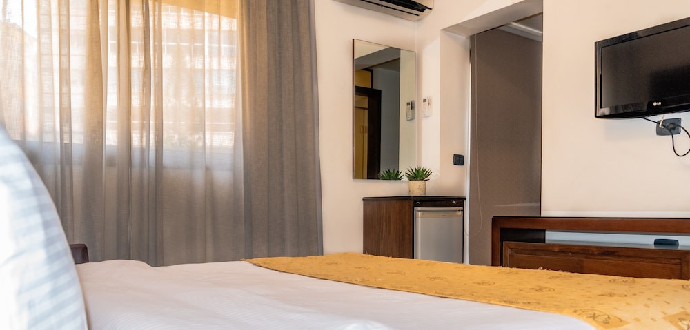 Britannia Suites 9/37