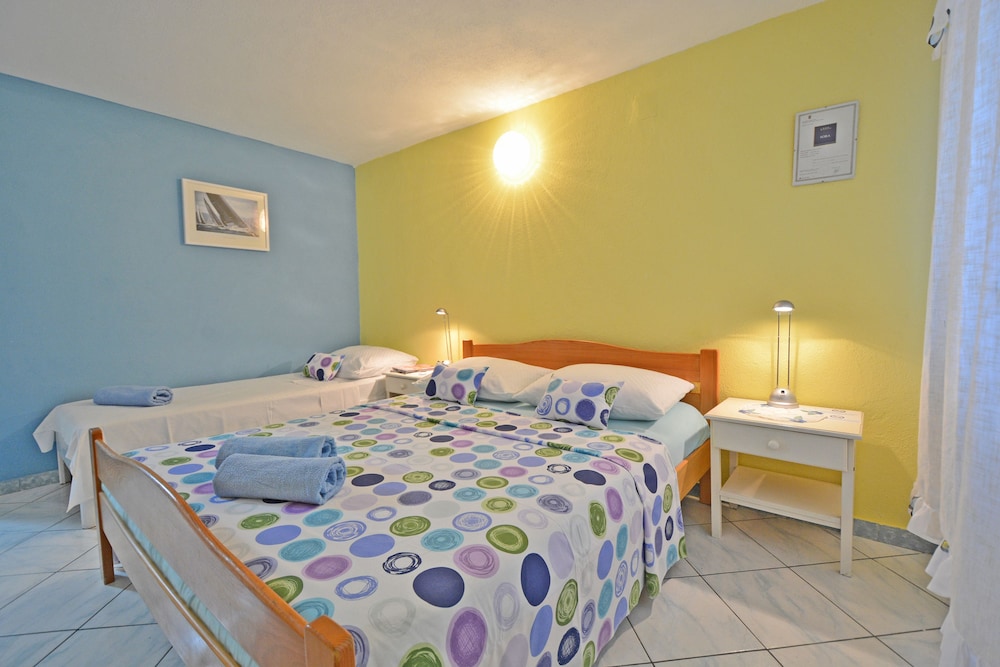 1 Bedroom, Superior, 1 King and 1 Single Beds, Kitchen, Courtyard Area، ROOMS SUNCE ISLAND RESIDENCE 3/6