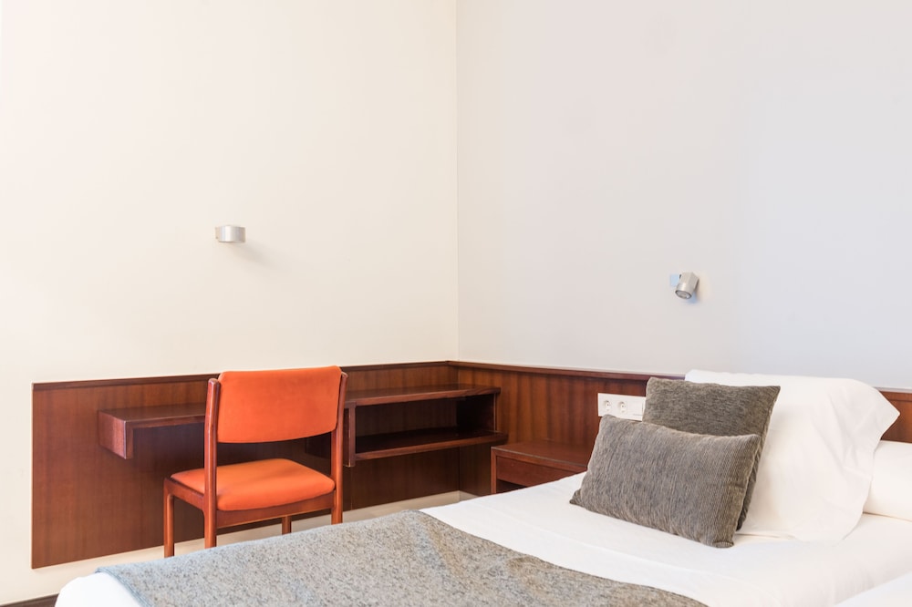 Emporda Hotel 24/66