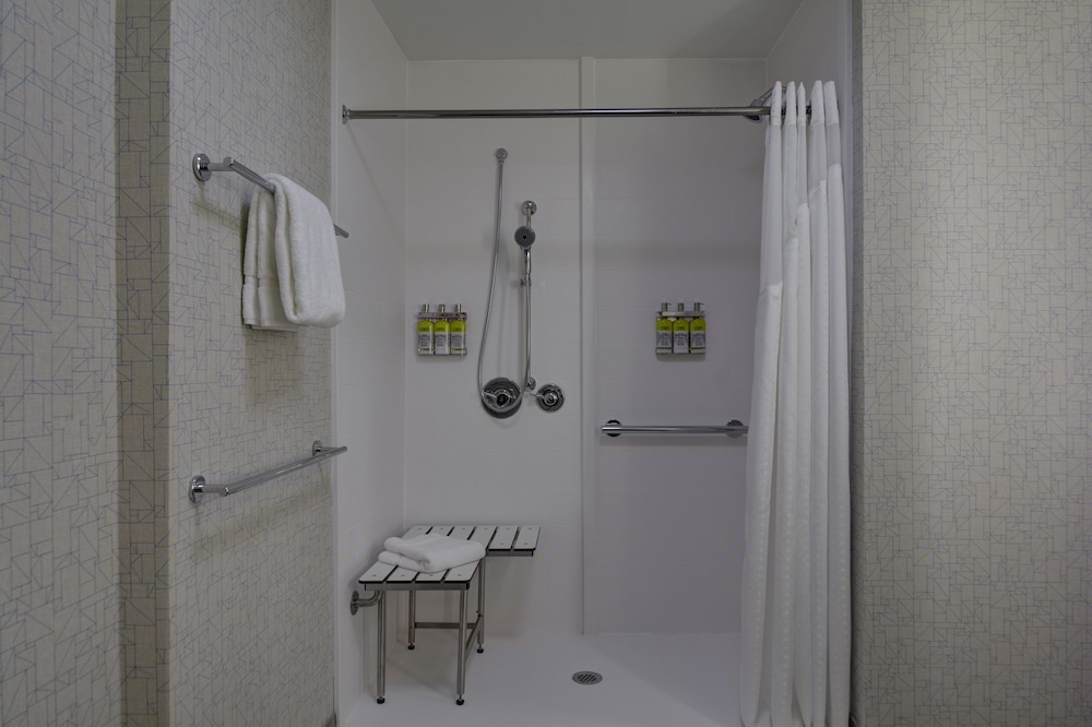 Holiday Inn Express And Suites Greenville Taylors 50/50