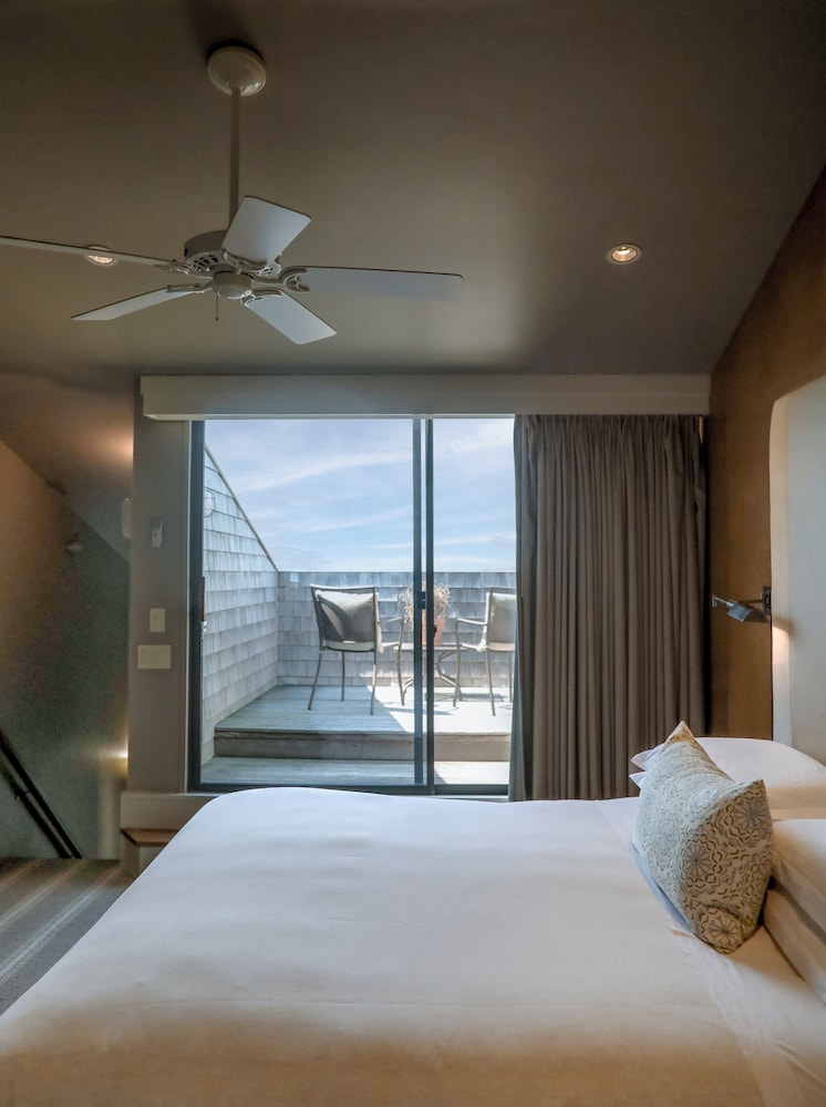 DUPLEX, KING BED