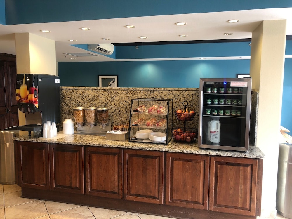 Days Inn by Wyndham Baton Rouge/I-10 46/56