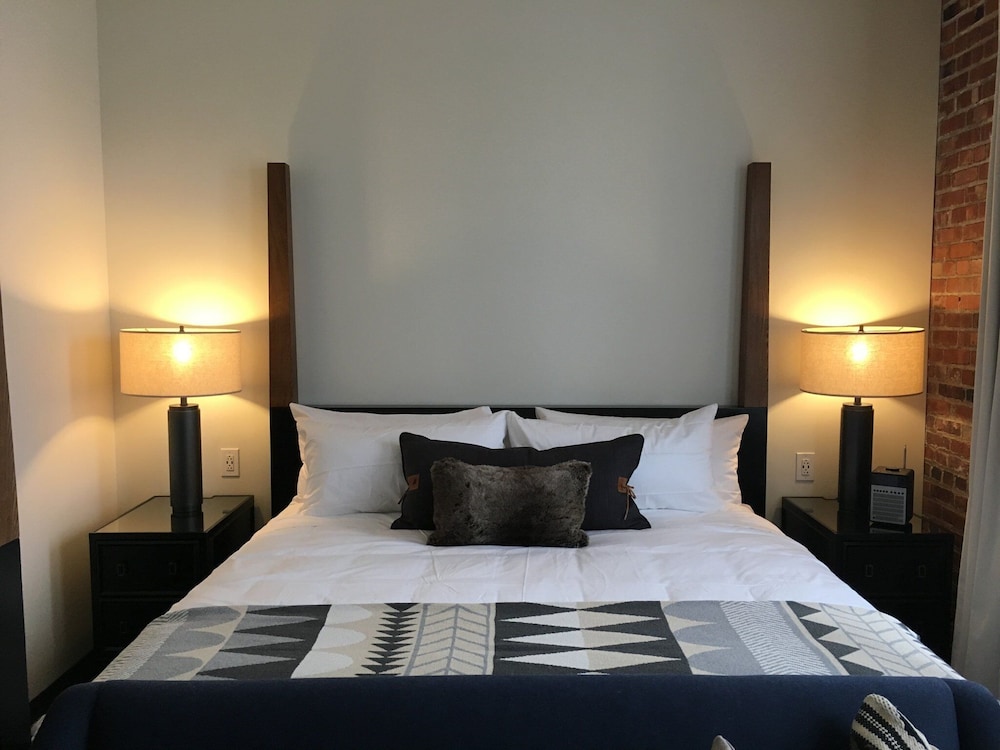 Crossroads Hotel 22/53