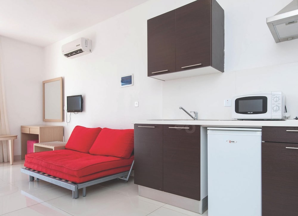 Marlita Beach Hotel Apartments 18/50