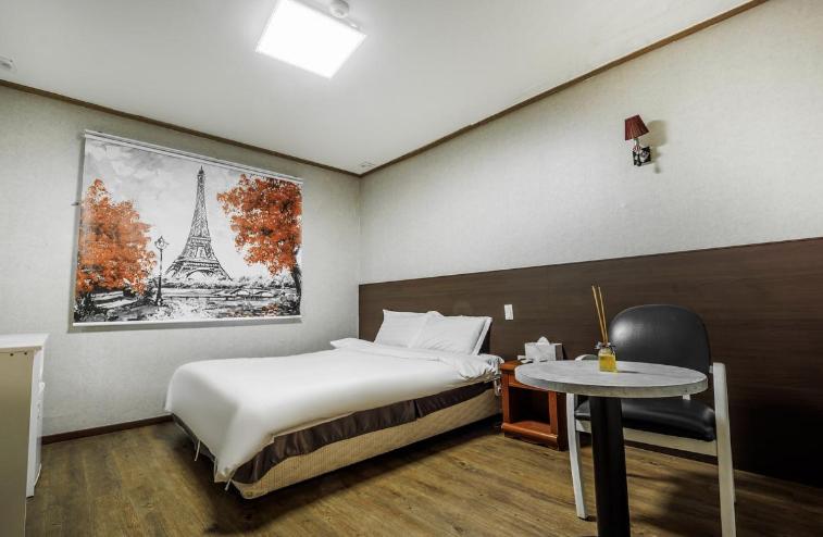 Apple Hotel 20/36