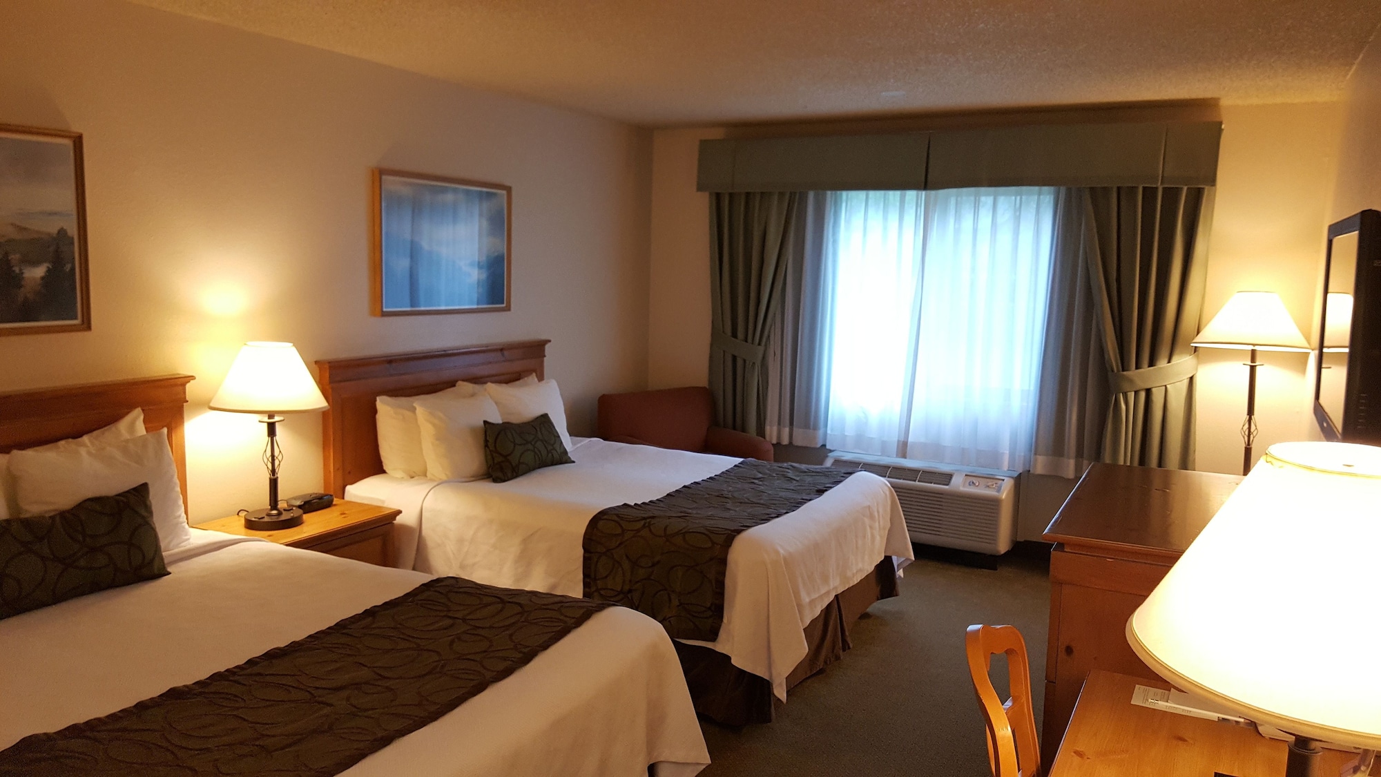 COAST, DELUXE, 2 QUEEN BEDS, PRIVATE BATHROOM