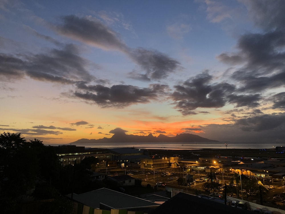 Tahiti Airport Motel 58/64