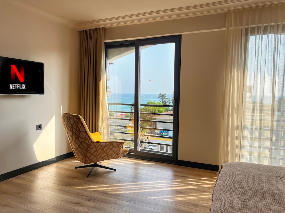 North Point Hotel 34/49