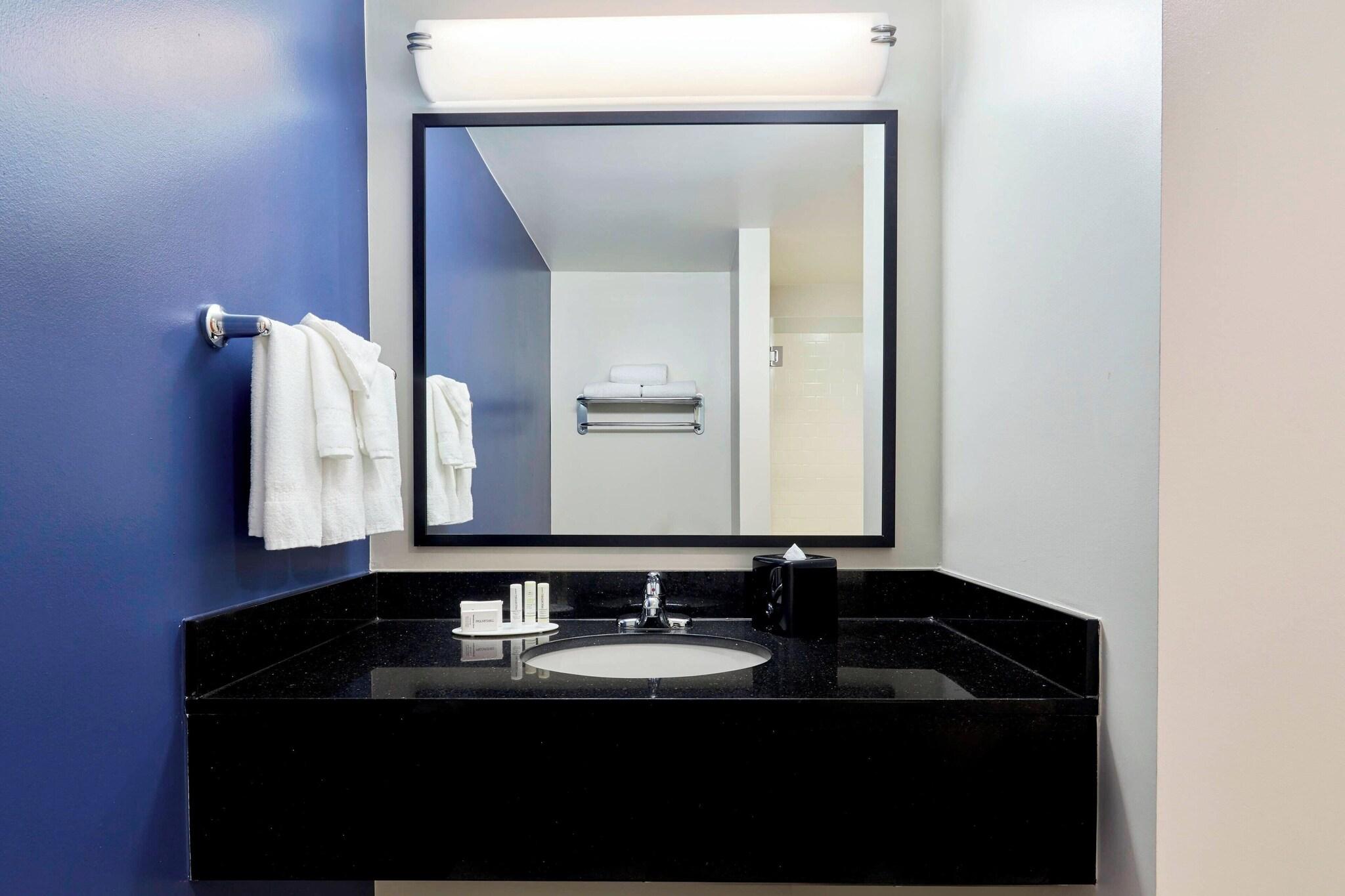 جناح بسرير كينج، Fairfield Inn And Suites Indianapolis Downtown 5/7