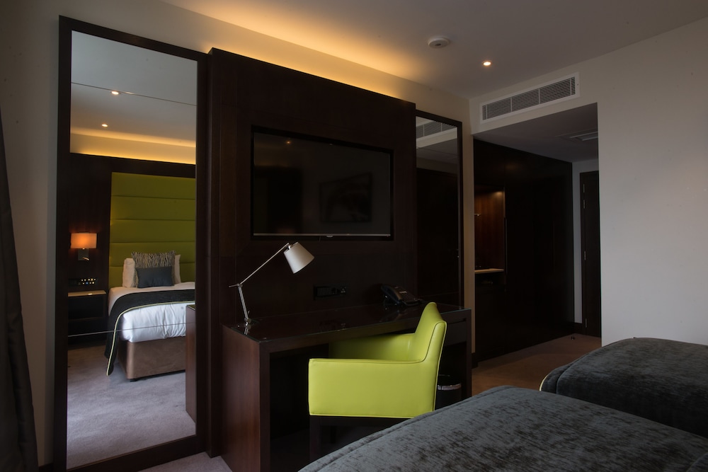 St George S Hotel Wembley 17/32