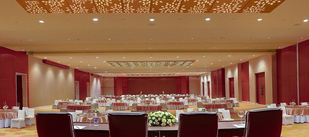 Novotel Visakhapatnam Varun Beach Hotel 63/75