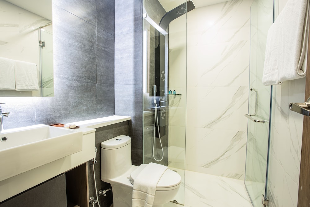 D Varee Montara Thonglor 25 10/70